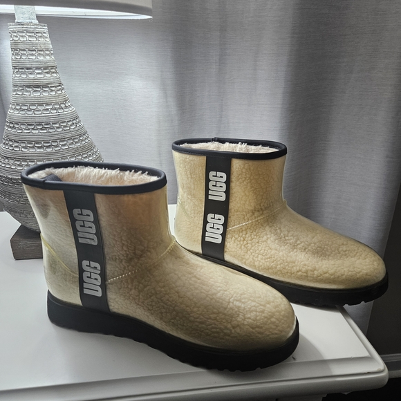 UGG Shearling Lined Boots - Picture 6 of 8